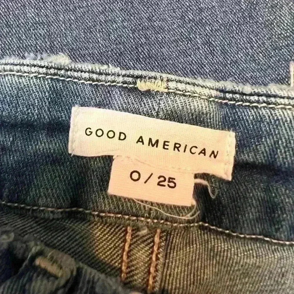 Good American Good Legs Cropped Side Slit Jeans in Blue667 0/25 - Picture 8 of 9